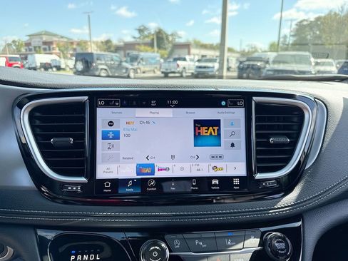 New 2026 Chrysler Pacifica Limited w/ Trailer Tow Group image 23