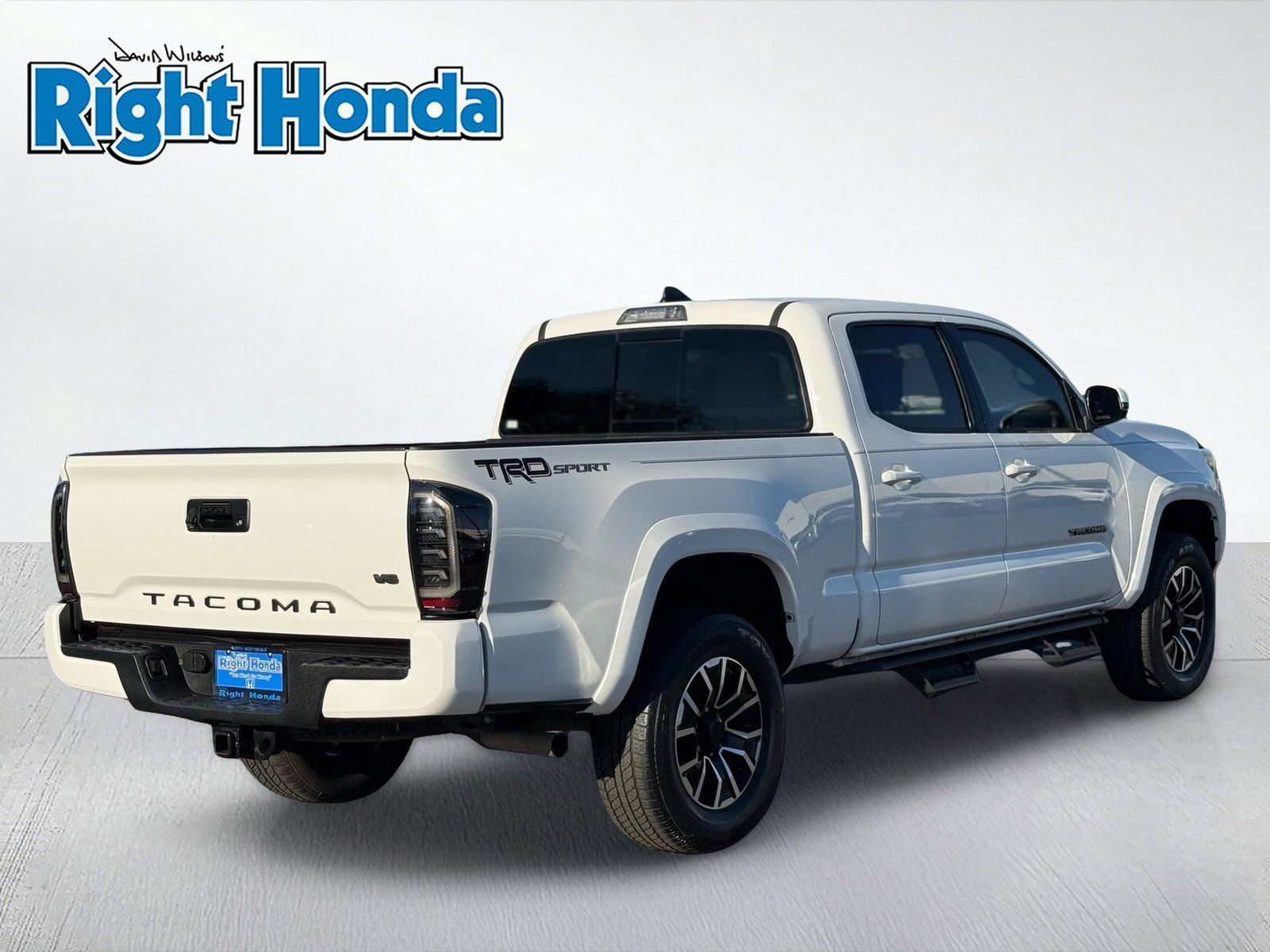 Used 2017 Toyota Tacoma TRD Sport w/ Tow Package RWD image 8