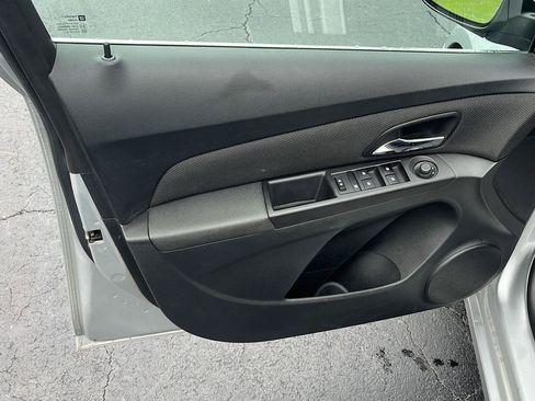Used 2015 Chevrolet Cruze LT FWD image 19