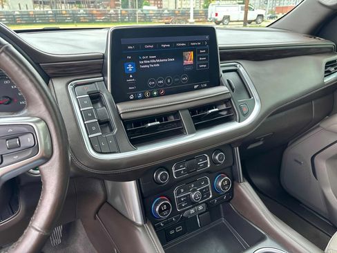 Used 2021 Chevrolet Tahoe Z71 w/ Z71 Signature Package AWD/4WD image 17