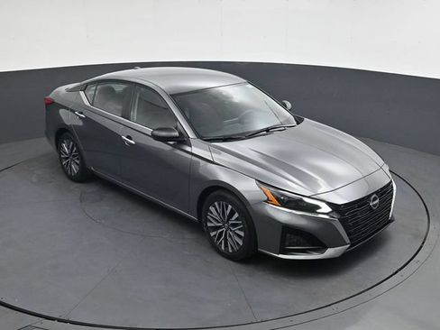 Used 2025 Nissan Altima 2.5 SV FWD image 22