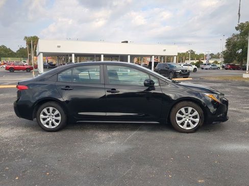 Used 2023 Toyota Corolla LE image 3