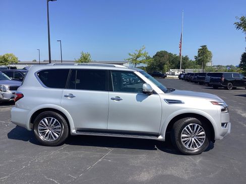 Used 2024 Nissan Armada SL w/ Captain's Chairs Package image 5