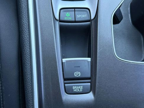 Used 2018 Honda Accord Sport image 32