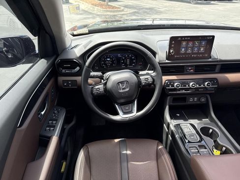 Certified 2025 Honda Pilot Elite image 26