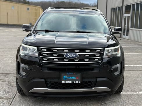 Used 2017 Ford Explorer XLT w/ Equipment Group 202A image 2