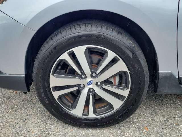 Used 2019 Subaru Outback 2.5i Limited AWD/4WD image 6