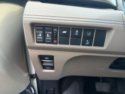 Used 2019 Honda Odyssey EX-L image 16