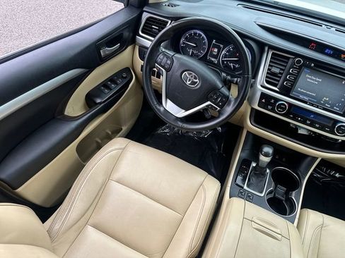 Used 2018 Toyota Highlander XLE image 33