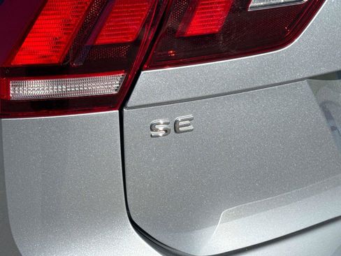 Used 2024 Volkswagen Tiguan SE AWD/4WD image 10