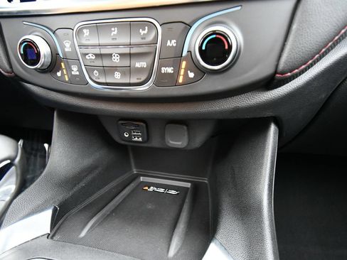 Used 2023 Chevrolet Traverse RS AWD/4WD image 31