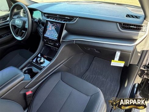 New 2025 Jeep Grand Cherokee L Laredo w/ Luxury Tech Group I image 11