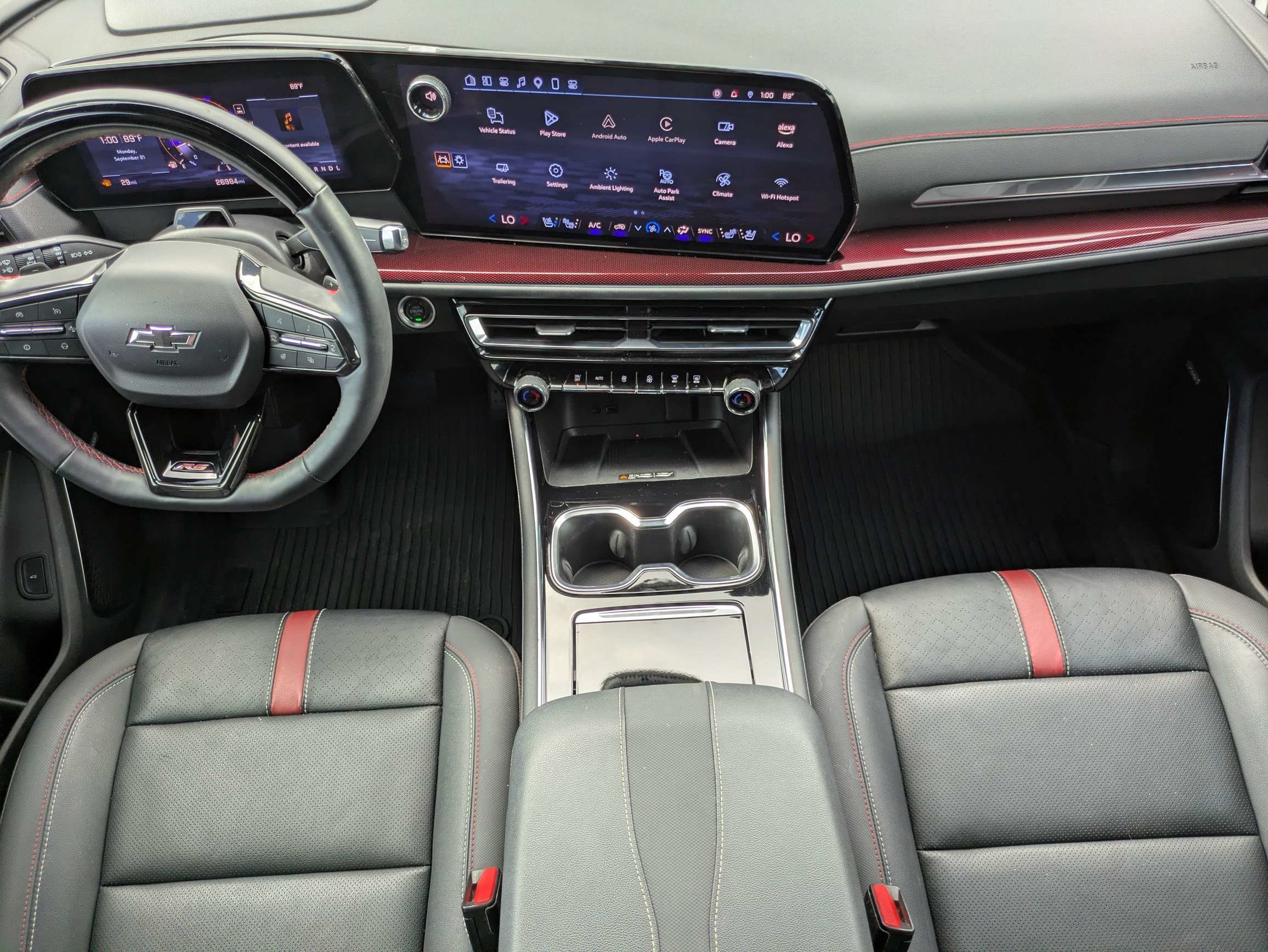 Used 2024 Chevrolet Traverse RS FWD image 12
