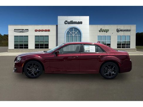 Used 2023 Chrysler 300 Touring L w/ Popular Equipment Group RWD image 6