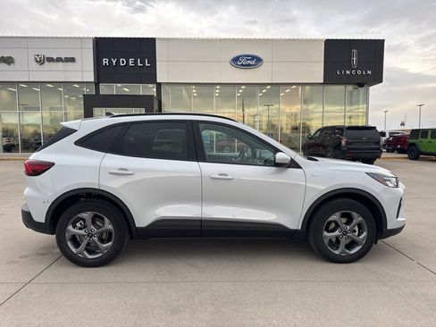 Used 2025 Ford Escape ST-Line Select image 2
