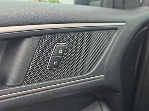 Used 2022 Ford Edge SEL image 16