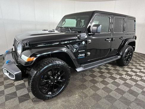 Used 2023 Jeep Wrangler Unlimited Sahara w/ Cold Weather Group AWD/4WD image 8