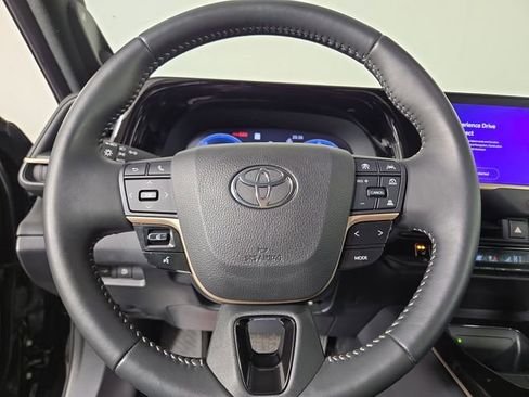 Used 2024 Toyota Crown Limited image 22