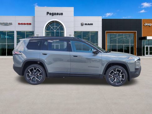 New 2026 Jeep Cherokee Overland w/ Trailer Tow Group AWD/4WD image 7