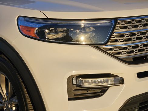 Used 2023 Ford Explorer Limited w/ Equipment Group 301A image 9