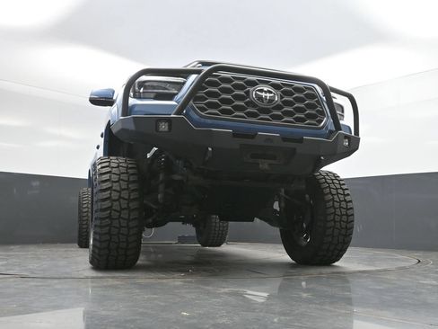 Used 2019 Toyota Tacoma TRD Sport AWD/4WD image 32