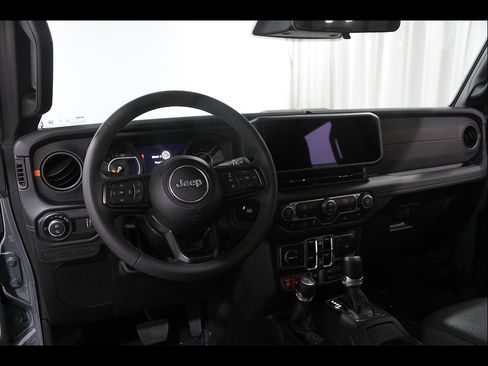 Used 2026 Jeep Gladiator Mojave AWD/4WD image 6