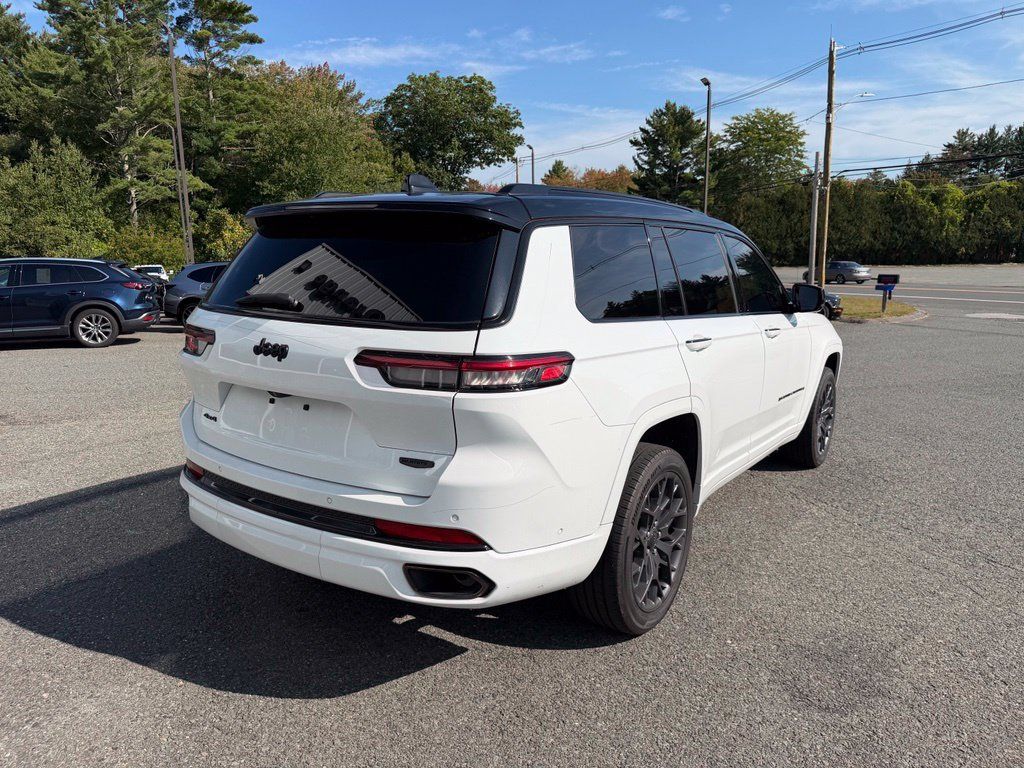 Used 2023 Jeep Grand Cherokee L Summit w/ High Altitude Package AWD/4WD image 5