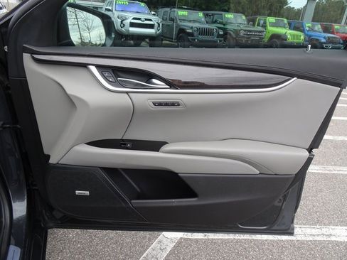 Used 2016 Cadillac XTS Luxury image 18