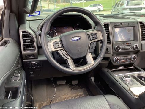 Used 2021 Ford Expedition XLT image 11