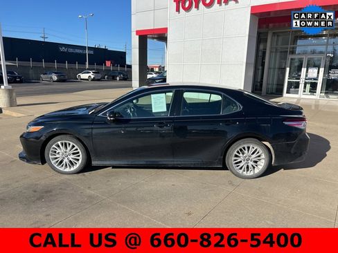 Used 2018 Toyota Camry XLE image 7