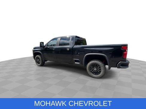 Used 2022 Chevrolet Silverado 2500 LT w/ Midnight Edition AWD/4WD image 6