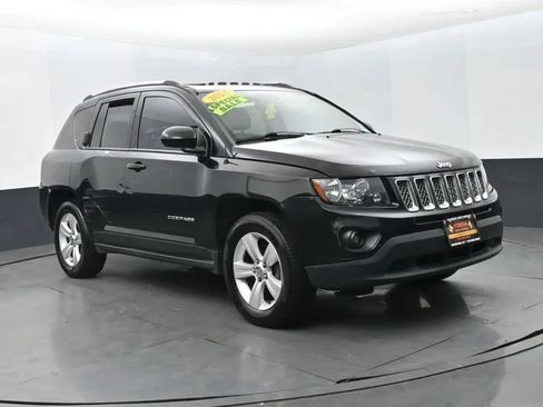 Used 2014 Jeep Compass Latitude w/ Sun/Sound Group AWD/4WD image 2