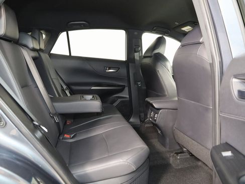 Used 2023 Toyota Venza XLE image 13