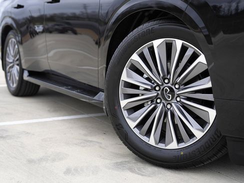 New 2025 INFINITI QX80 Sensory image 2