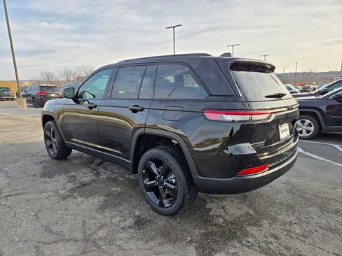 New 2025 Jeep Grand Cherokee Altitude image 6