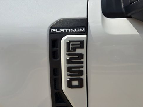 Used 2023 Ford F250 Platinum AWD/4WD image 12