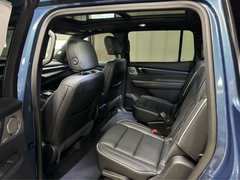 Certified 2025 Buick Enclave Avenir image 14