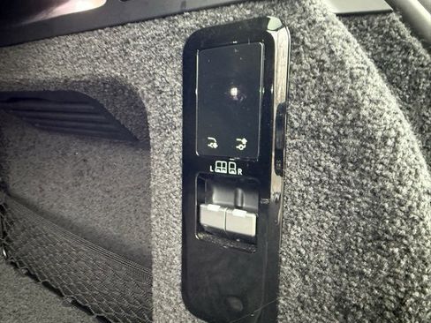 Used 2023 Land Rover Range Rover SE image 7