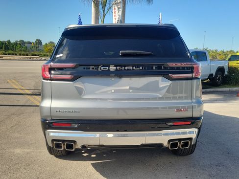 Used 2024 GMC Acadia Denali image 6