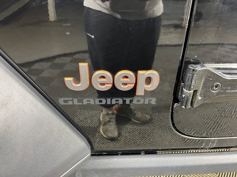 Used 2020 Jeep Gladiator Mojave w/ Cold Weather Group image 11