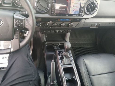 Used 2022 Toyota Tacoma TRD Off-Road w/ TRD Premium Off Road Package image 12