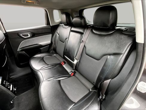 Used 2022 Jeep Compass Latitude FWD image 21