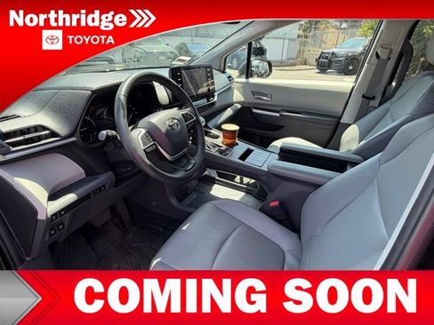 Used 2023 Toyota Sienna XLE FWD image 5