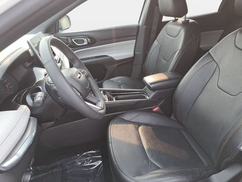 Certified 2023 Jeep Compass Limited AWD/4WD image 15