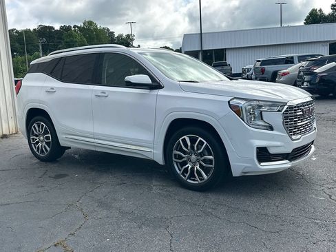 Used 2024 GMC Terrain Denali w/ Denali Premium Package AWD/4WD image 4