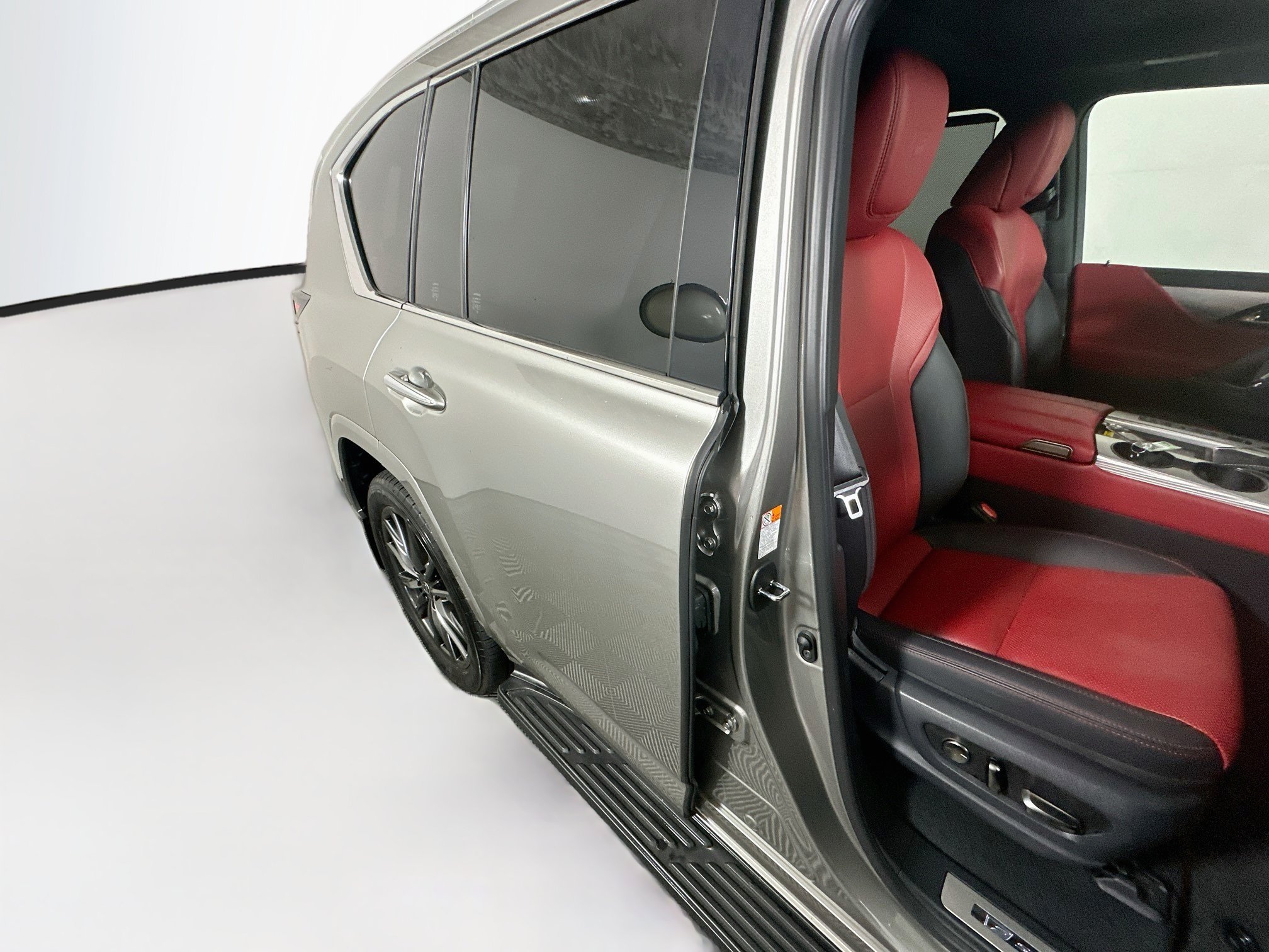 Used 2025 Lexus LX 600 F Sport w/ Accessory Package (Z1) AWD/4WD image 28