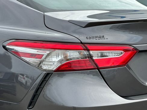 Used 2019 Toyota Camry SE image 15