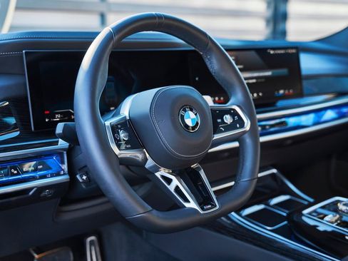 Used 2025 BMW 760i xDrive w/ Executive Package AWD/4WD image 36