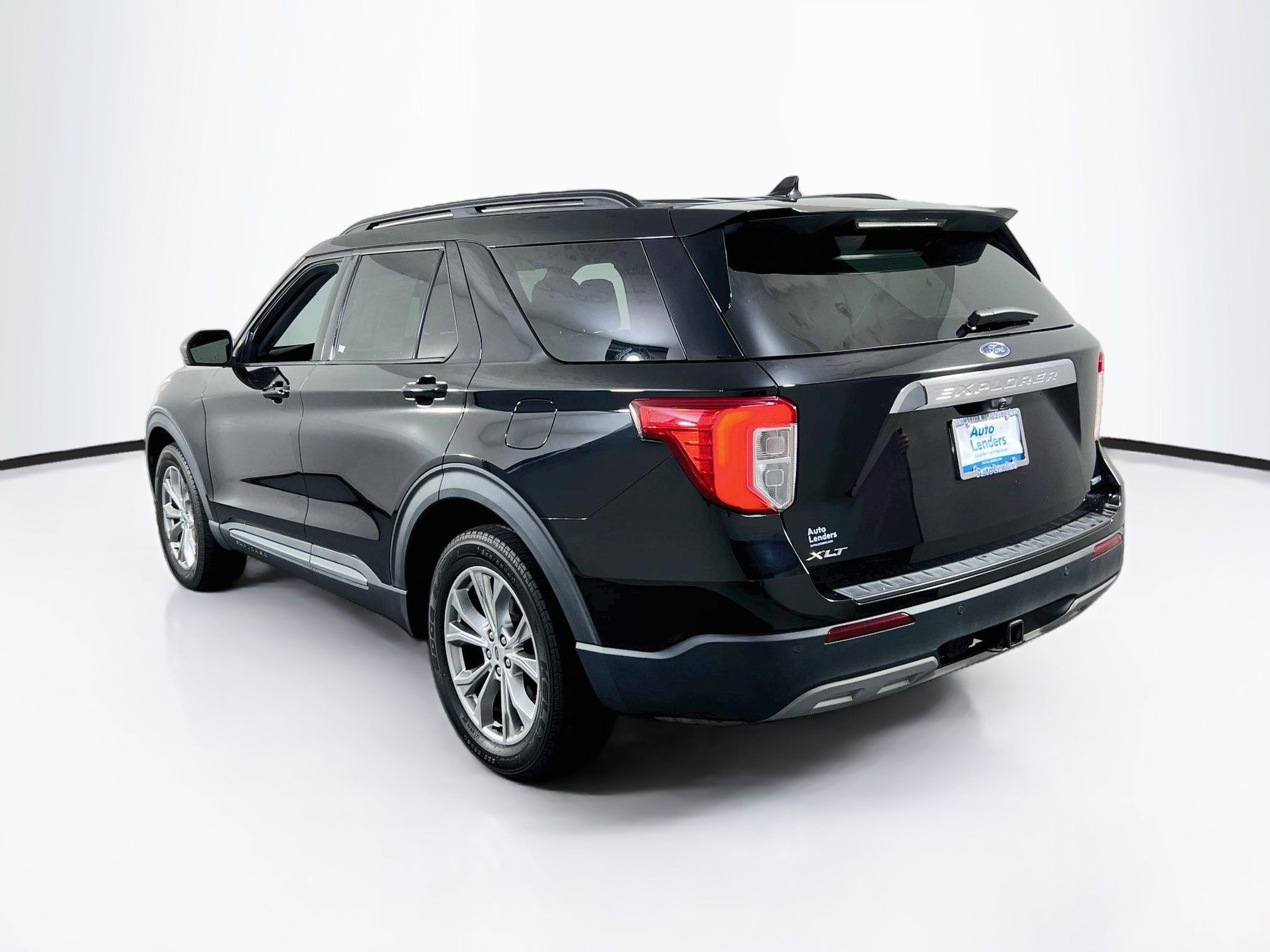 Used 2020 Ford Explorer XLT w/ Equipment Group 202A AWD/4WD image 7
