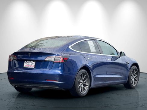 Used 2019 Tesla Model 3 Standard Range Plus image 4